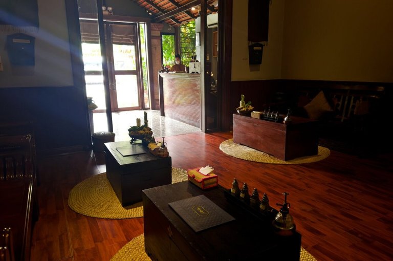 waiting hall at angkor 768x510