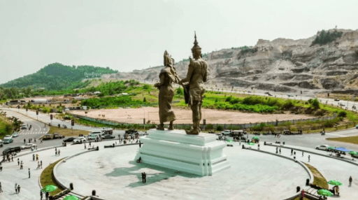 Preah Thong and Neang Neak statue